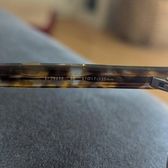 ELLE Sunglasses + case - Picture 3 of 3